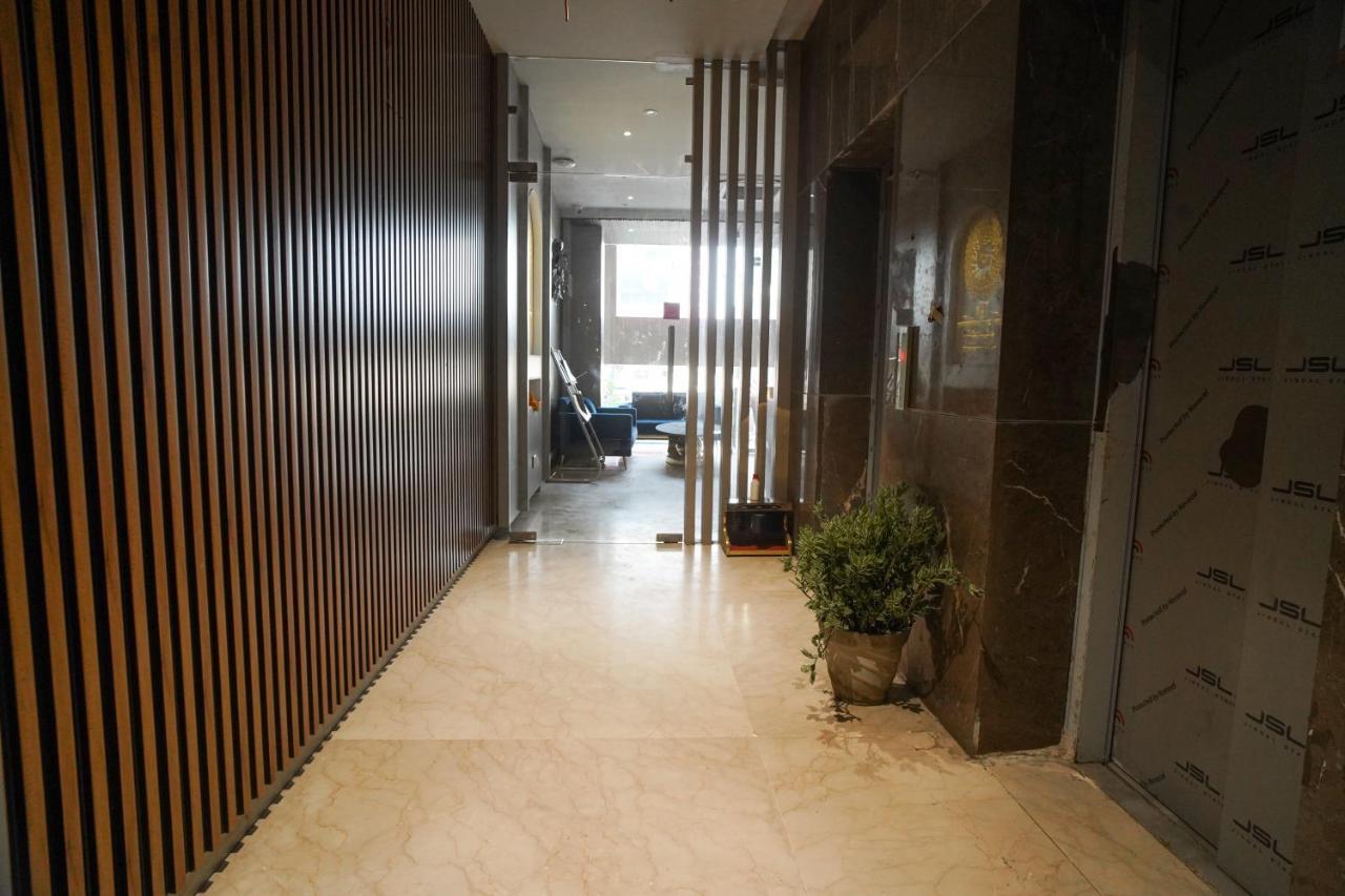 Familia Hotel And Banquets Lucknow Eksteriør bilde
