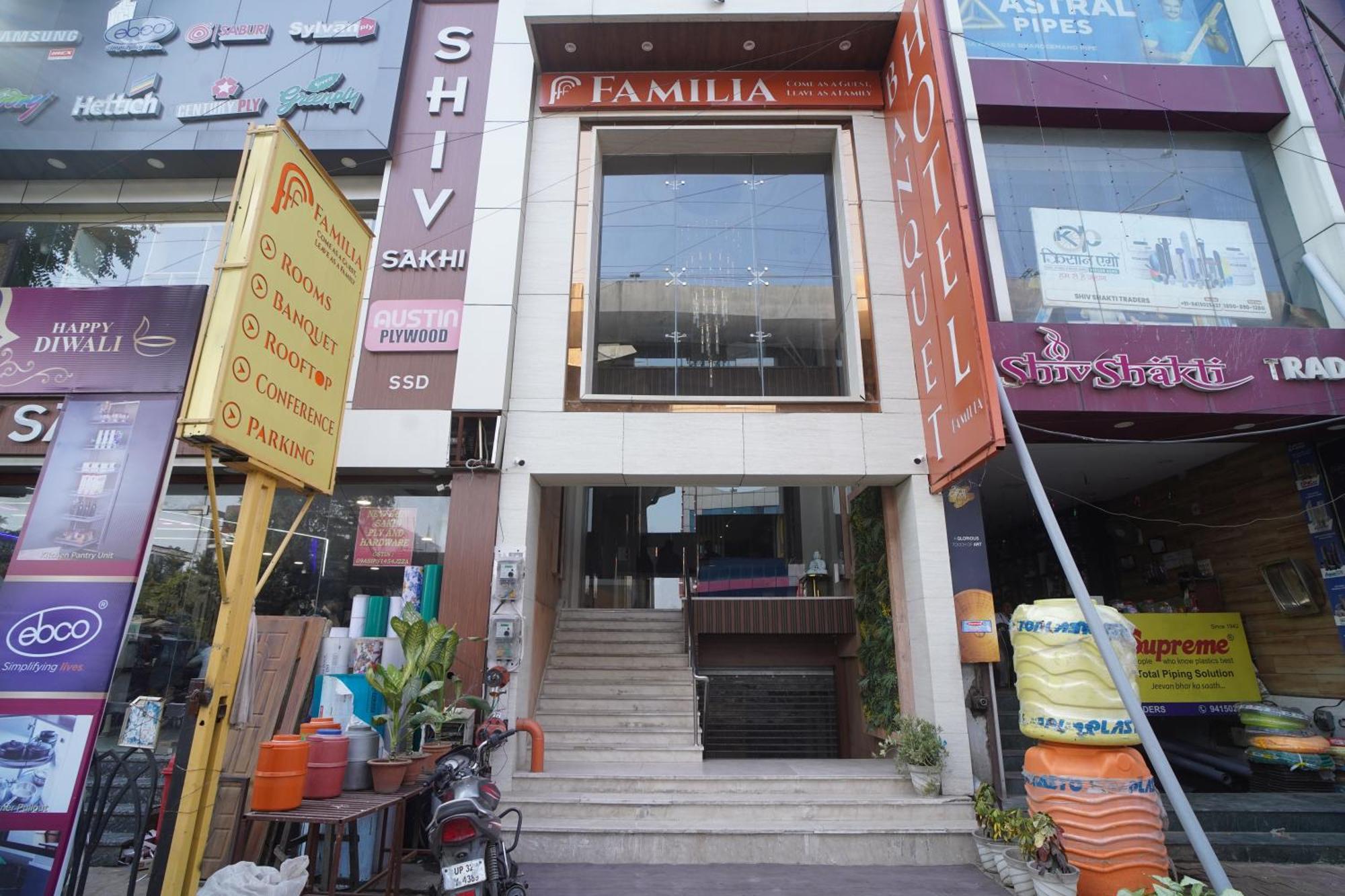 Familia Hotel And Banquets Lucknow Eksteriør bilde