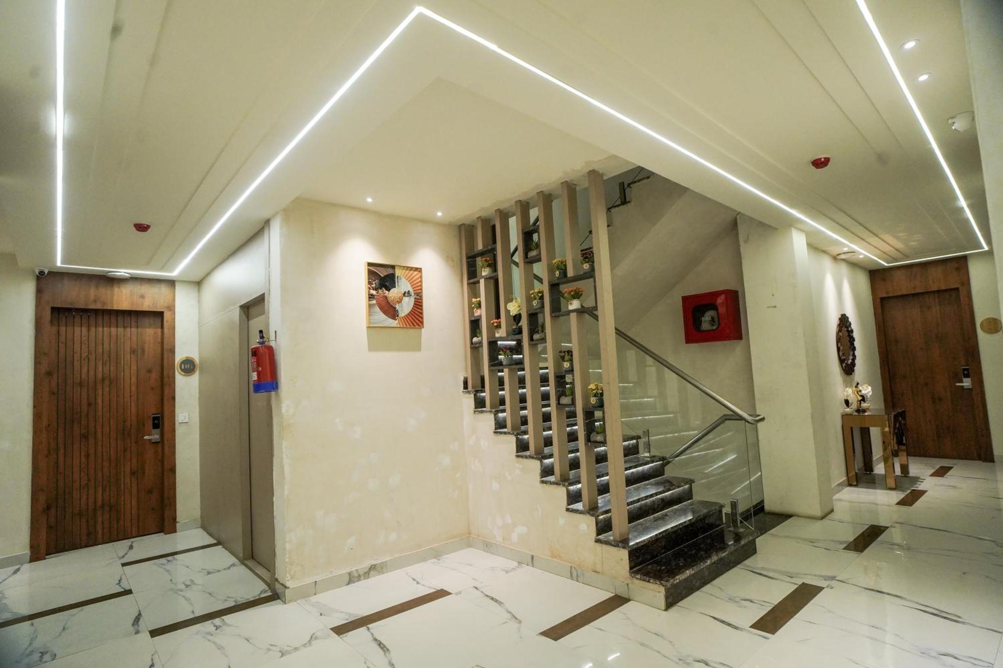 Familia Hotel And Banquets Lucknow Eksteriør bilde