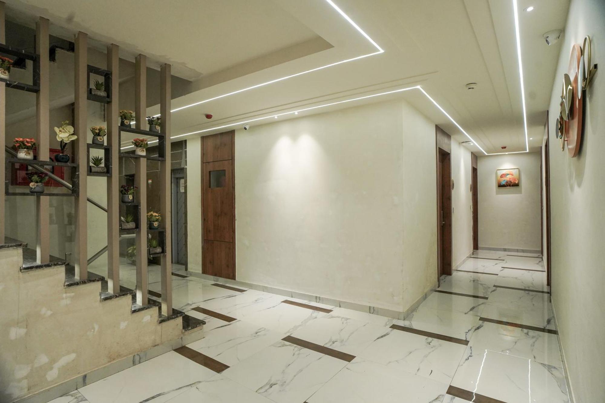 Familia Hotel And Banquets Lucknow Eksteriør bilde